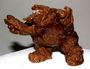 Gorille sauvagement bless�.